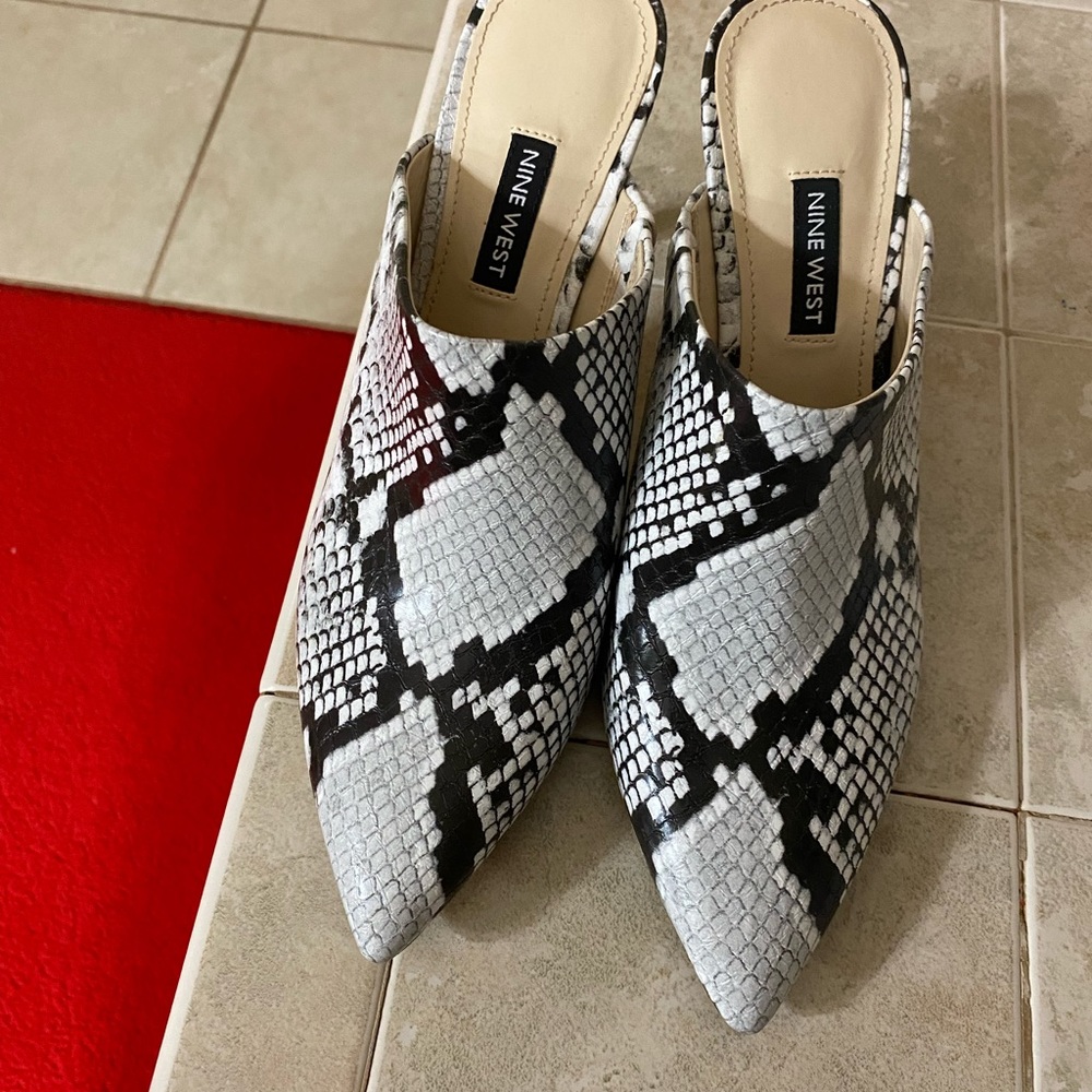 Nine West snake skin design size 8